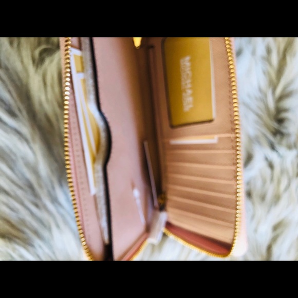 NWT Michael Kors heart ❤️ LG MF Wallet Wristlet - Picture 4 of 5